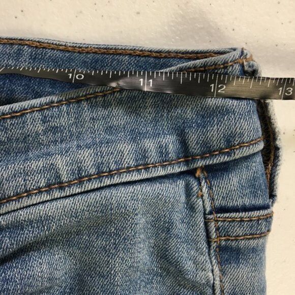 Universal Thread Jeans Women’s Size 00 24R Cuffed - Puckered - Measures 25x30 - Picture 10 of 13